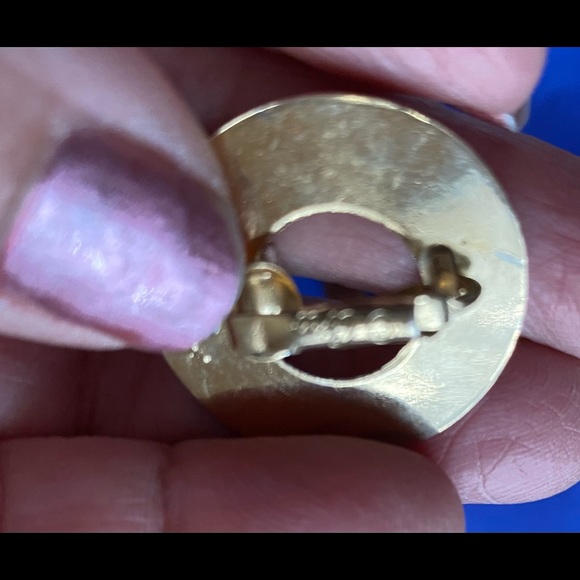 Vintage Coro stamped disc clip on earrings - Picture 7 of 11